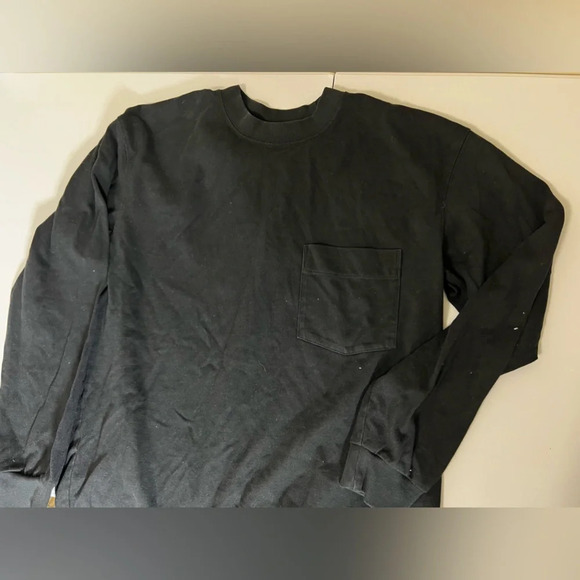 UNIQLO Crew Neck Long-Sleeve
T-Shirt - Picture 7 of 7